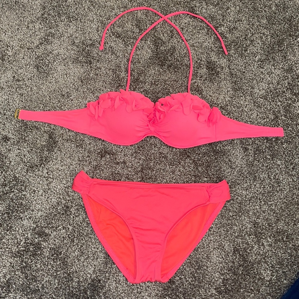 Victoria’s Secret top. Perfect condition. Top 34B. Bottoms Medium.